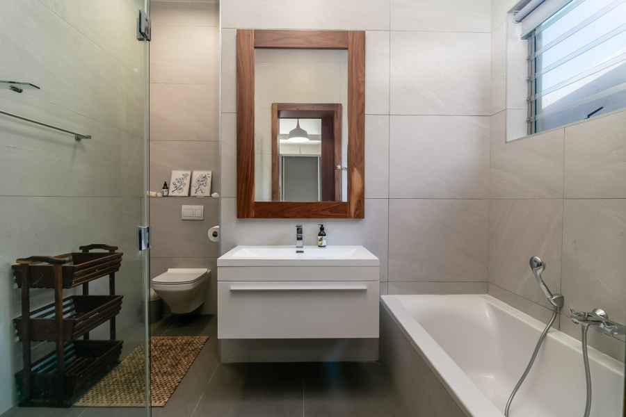 4 Bedroom Property for Sale in Buffalo Bay Western Cape